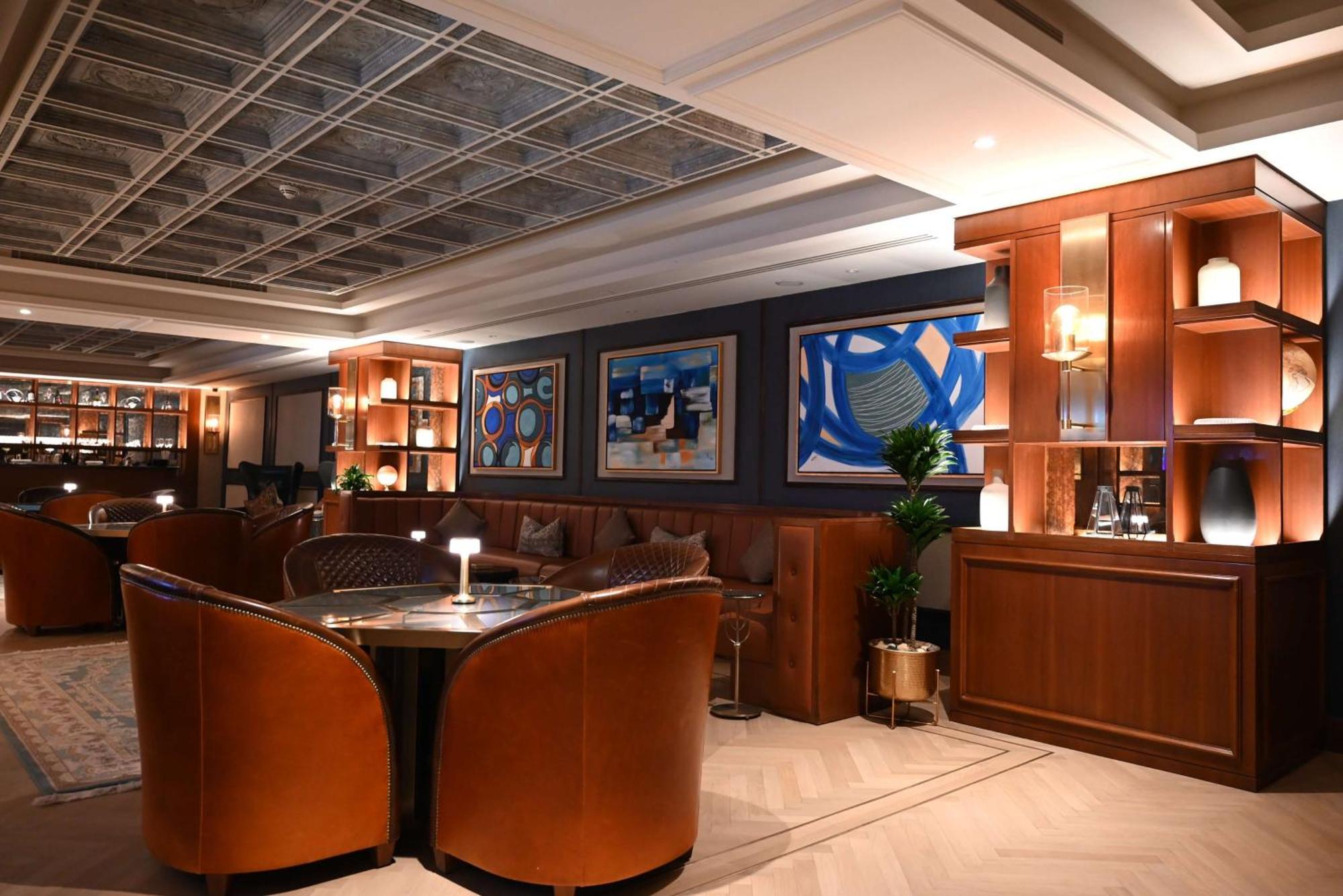 Mansard Riyadh, A Radisson Collection Hotel Экстерьер фото The interior of the lounge