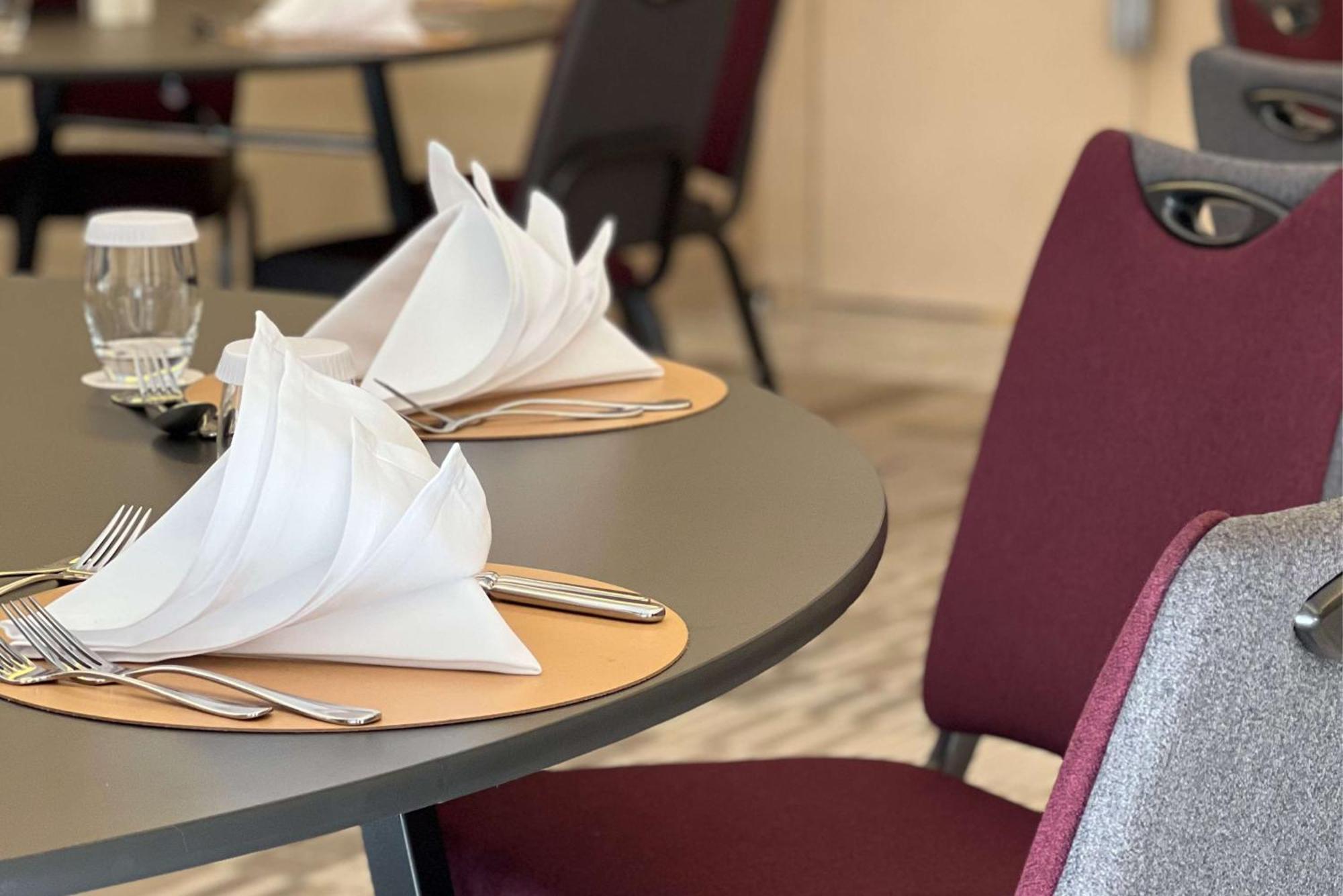 Mansard Riyadh, A Radisson Collection Hotel Экстерьер фото The dining room at the Royal Albert Hall