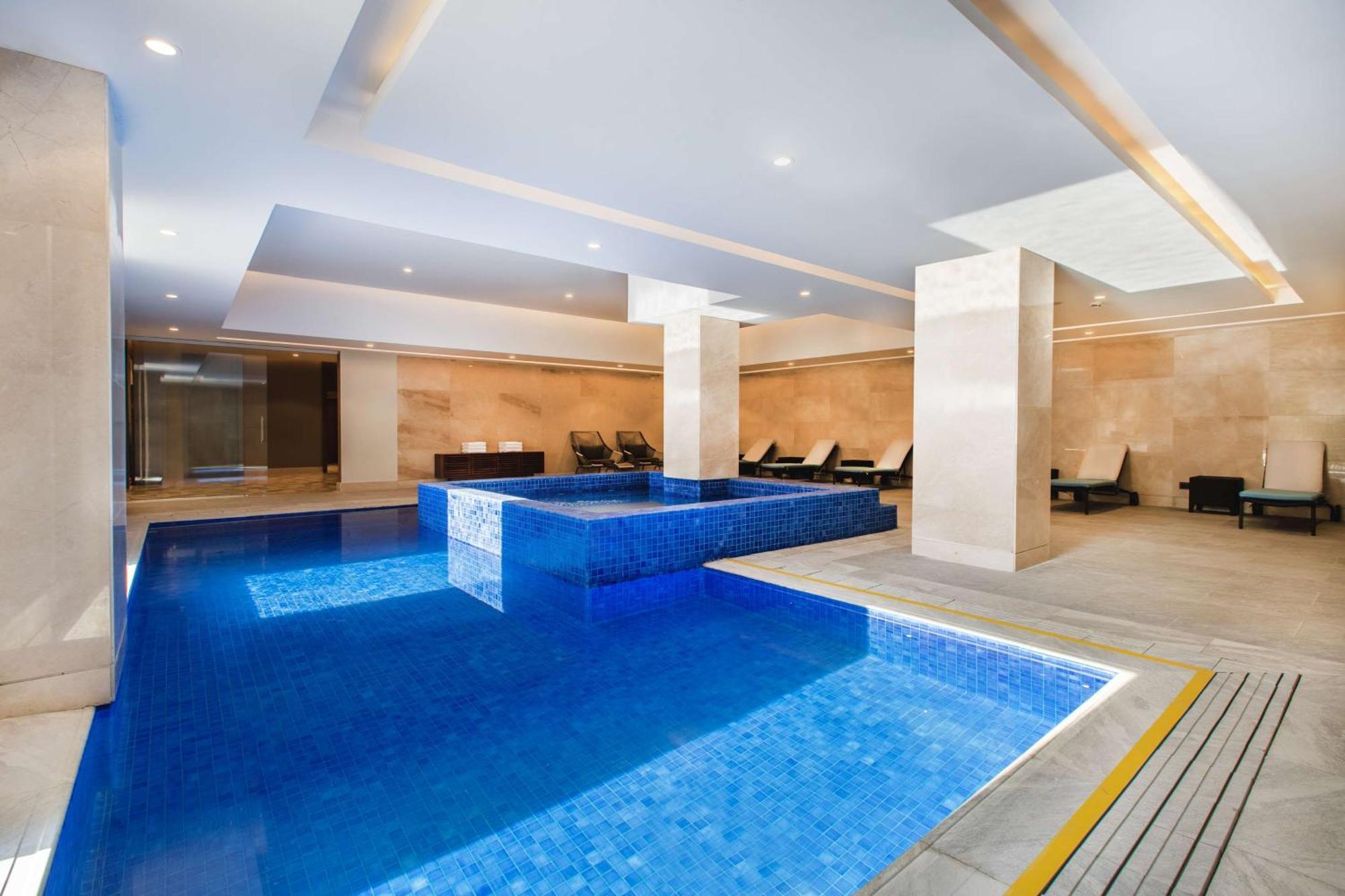 Mansard Riyadh, A Radisson Collection Hotel Экстерьер фото Indoor pool